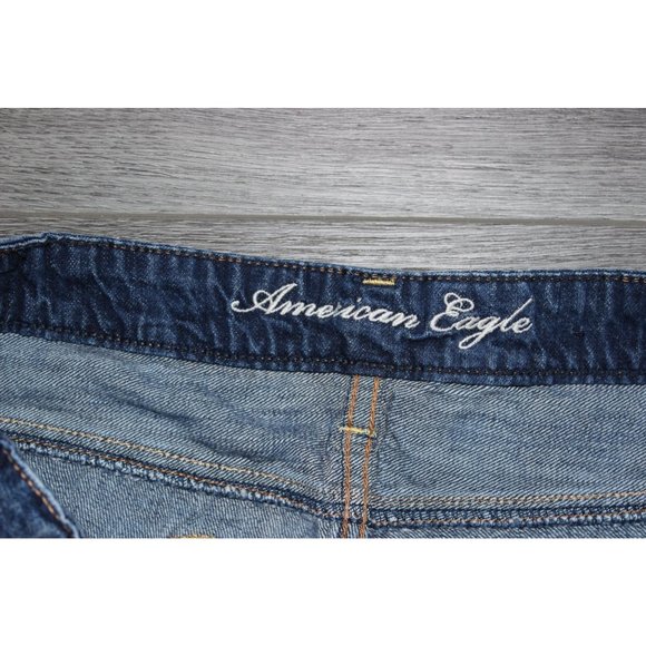 American Eagle Mid-Rise Distressed Denim Shorts-Medium Wash-Size 6-GUC - Picture 4 of 5